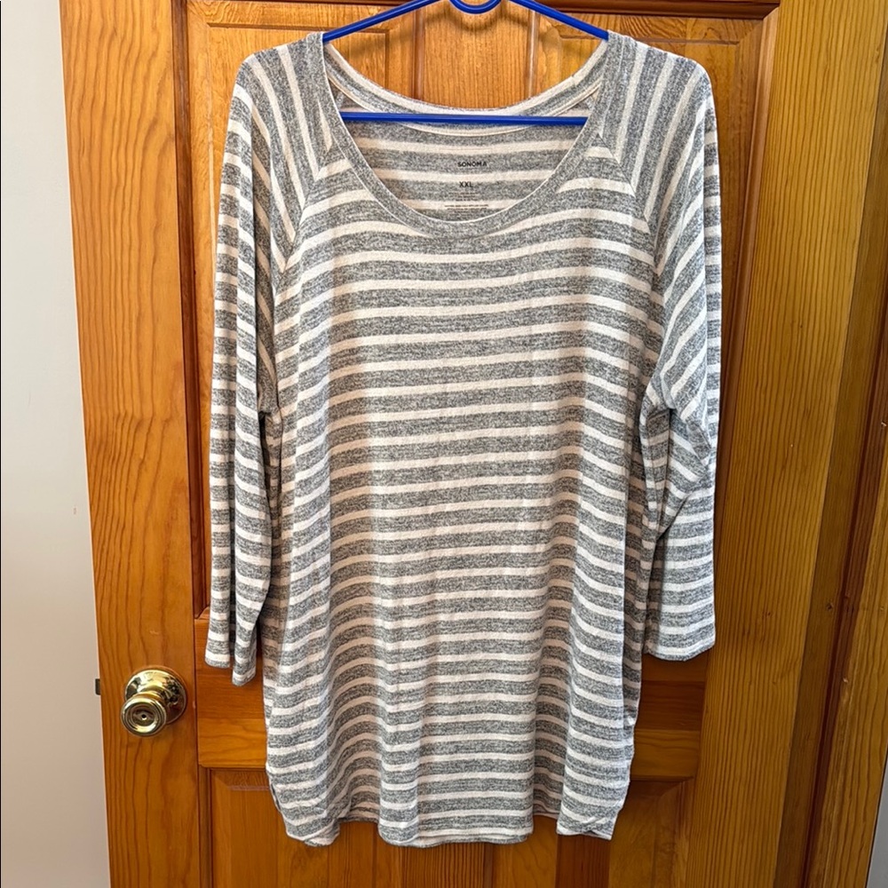 #63 - Sonoma Relaxed Gray and White 3/4 Sleeve Tunic Sweater